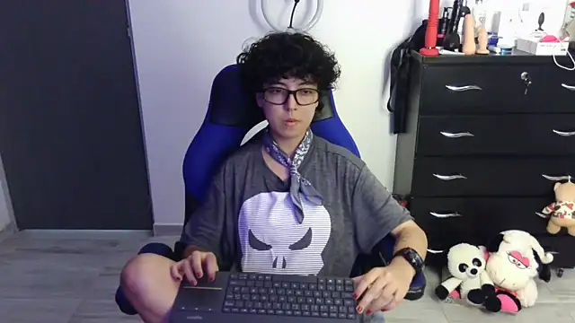 thomascooper7 online show from March 31, 7:49 pm