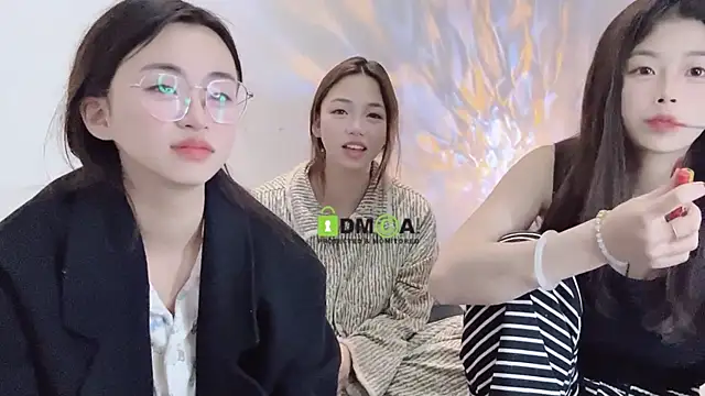 Snapshot of MM_YY_SS chatting on January 8, 3:17 pm MM YY SS online show from January 8, 3:17 pm