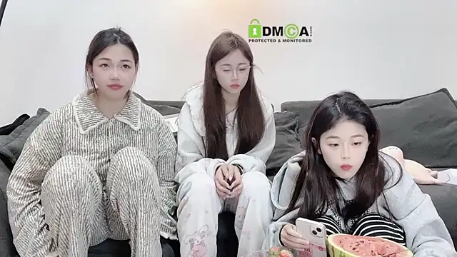 Snapshot of MM_YY_SS chatting on February 11, 3:08 pm MM YY SS online show from February 11, 3:08 pm