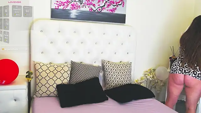 Snapshot of Ysabell01 chatting on November 2, 5:23 am Ysabell01 online show from November 2, 5:23 am