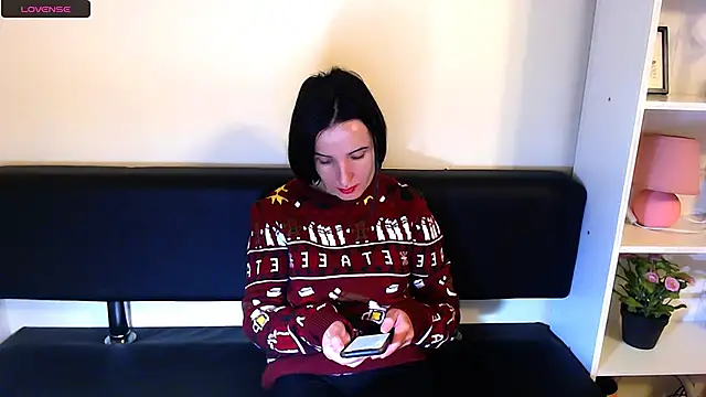 Snapshot of LaimaV_ chatting on December 27, 10:12 am LaimaV online show from December 27, 10:12 am