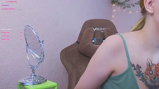 Snapshot of Fluffy_muffin_ chatting on February 28, 9:31 am Fluffy muffin online show from February 28, 9:31 am