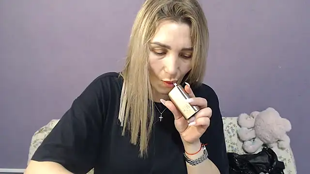  sexy lady online show from December 2, 1:35 pm