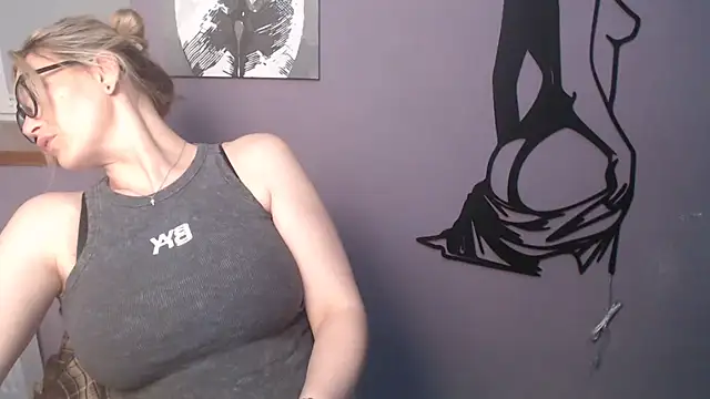 Snapshot of _sexy_lady chatting on June 3, 2:33 pm sexy lady online show from June 3, 2:33 pm