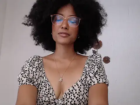 violettamartins online show from June 1, 9:47 pm