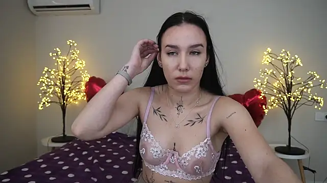 NikkiGoldSide online show from March 8, 10:00 am