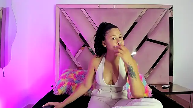 Snapshot of Sofia-candyht chatting on February 18, 9:09 pm Sofia-candyht online show from February 18, 9:09 pm