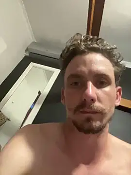 bradleyjamesmc online show from February 5, 5:09 pm