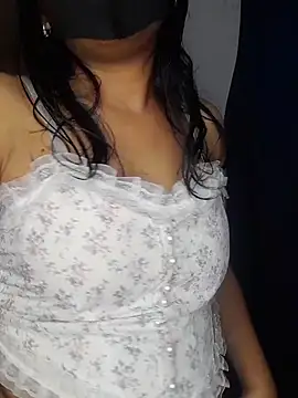 Snapshot of Nisha027 chatting on March 3, 12:01 am Nisha027 online show from March 3, 12:01 am