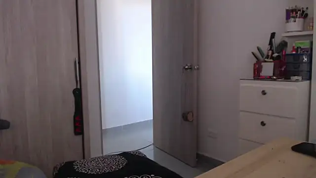 Snapshot of scarlett_diamond11 chatting on September 15, 10:21 pm scarlett diamond11 online show from September 15, 10:21 pm