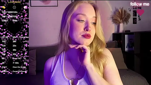 Snapshot of SweetDarcy chatting on September 28, 3:19 pm SweetDarcy online show from September 28, 3:19 pm