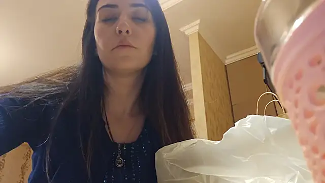 AlejandraDelaney online show from February 28, 4:10 pm