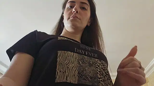 AlejandraDelaney online show from May 7, 1:36 pm