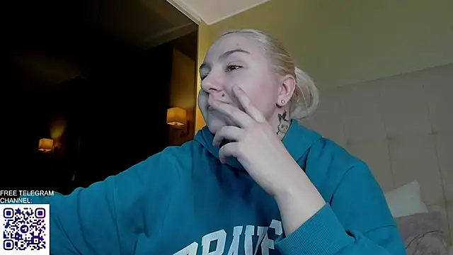 Debbie Taylor online show from December 4, 6:07 pm