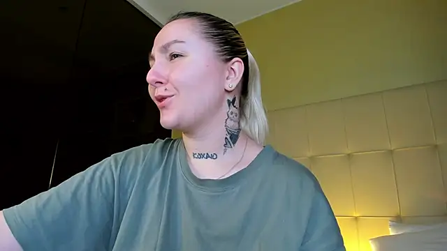 Debbie Taylor online show from November 18, 5:05 pm