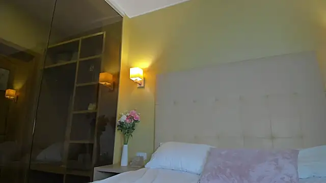 Debbie Taylor online show from December 2, 7:04 pm