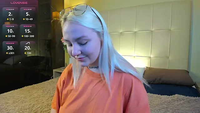 Debbie Taylor online show from April 1, 5:32 pm