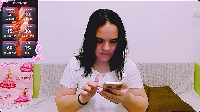 Snapshot of Ella-Diamond chatting on March 18, 8:59 pm Ella-Diamond online show from March 18, 8:59 pm