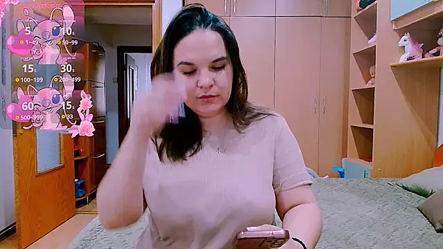 Snapshot of Ella-Diamond chatting on September 15, 5:52 am Ella-Diamond online show from September 15, 5:52 am