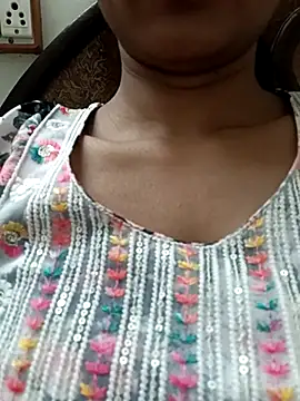 Snapshot of Rajni-Mehra chatting on March 18, 3:23 am Rajni-Mehra online show from March 18, 3:23 am