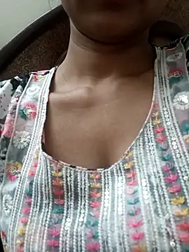 Snapshot of Rajni-Mehra chatting on March 17, 9:44 am Rajni-Mehra online show from March 17, 9:44 am