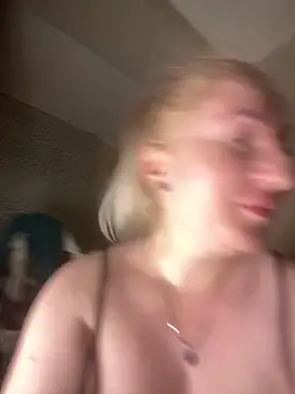 Snapshot of BrigitDani_ chatting on February 12, 3:27 pm BrigitDani online show from February 12, 3:27 pm