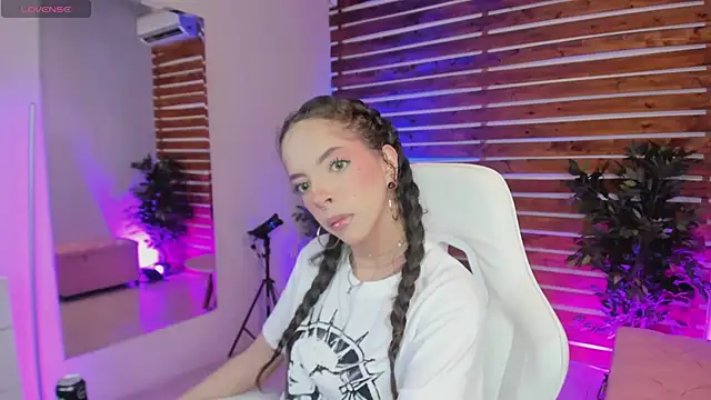 Sapphire Venuss online show from February 22, 11:50 pm