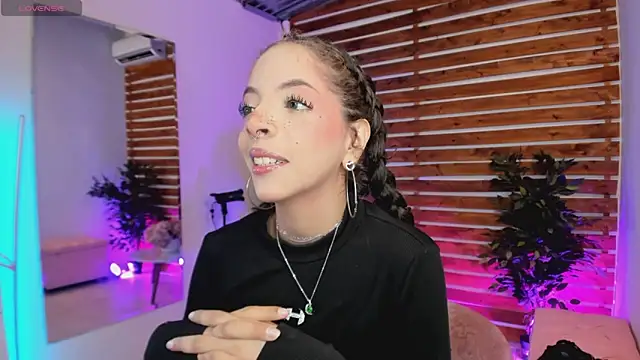 Sapphire Venuss online show from February 4, 1:22 am