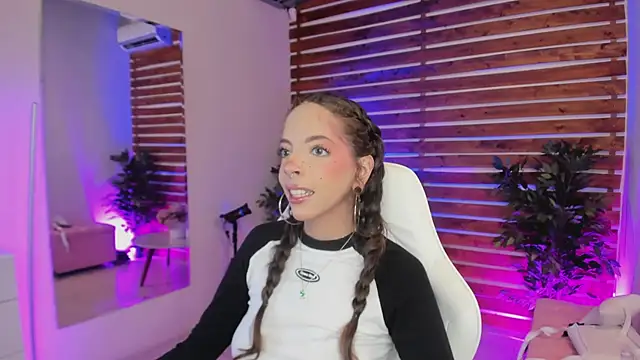 Sapphire Venuss online show from February 25, 1:28 am