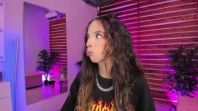 Sapphire Venuss online show from November 29, 12:55 am