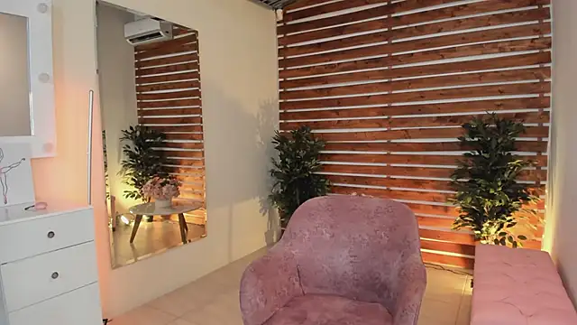 Snapshot of Sapphire_Venuss chatting on March 6, 10:47 pm Sapphire Venuss online show from March 6, 10:47 pm