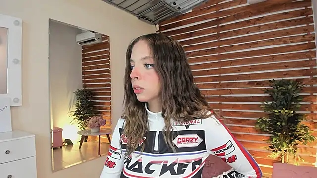 Snapshot of Sapphire_Venuss chatting on February 12, 9:54 pm Sapphire Venuss online show from February 12, 9:54 pm