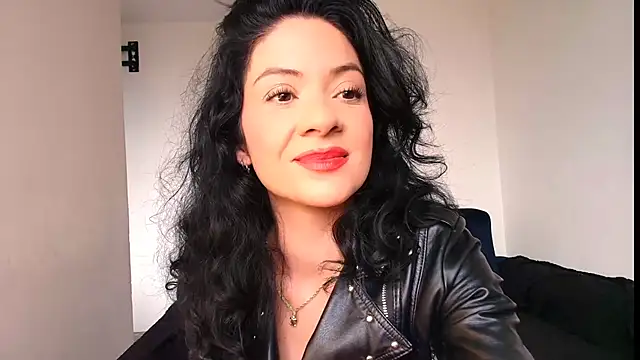 miabeautyxx online show from March 11, 2:11 pm