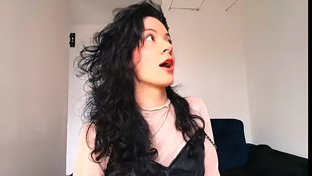 miabeautyxx online show from March 20, 1:56 pm