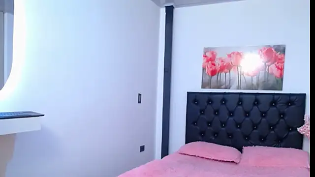 Snapshot of lily_f00x chatting on December 5, 12:37 pm lily f00x online show from December 5, 12:37 pm