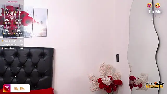 Snapshot of lily_f00x chatting on October 31, 12:51 am lily f00x online show from October 31, 12:51 am