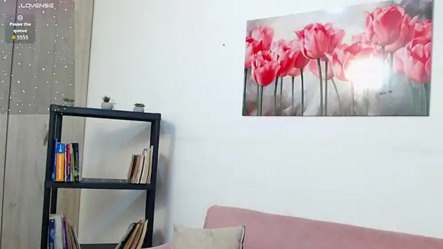 lily f00x online show from April 2, 12:45 pm