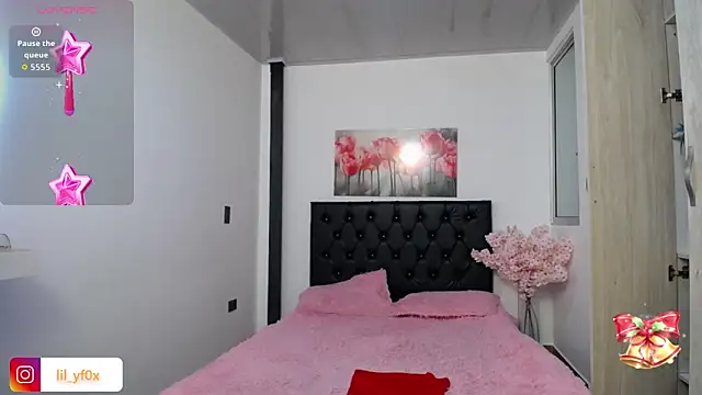 lily f00x online show from December 20, 12:30 pm