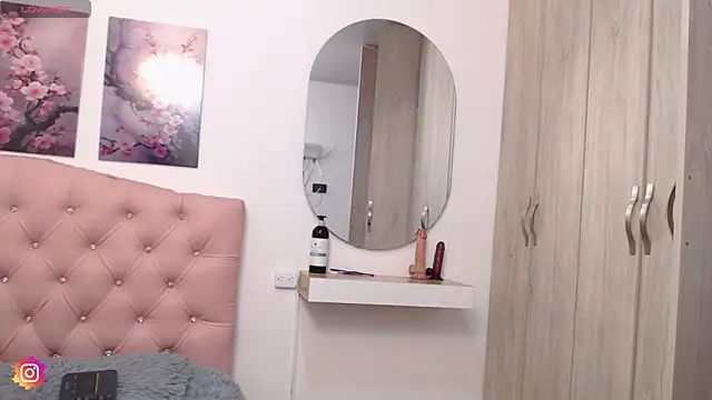 lily f00x online show from January 12, 12:45 pm