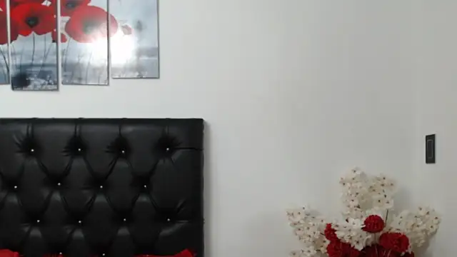 Snapshot of lily_f00x chatting on October 24, 1:26 am lily f00x online show from October 24, 1:26 am