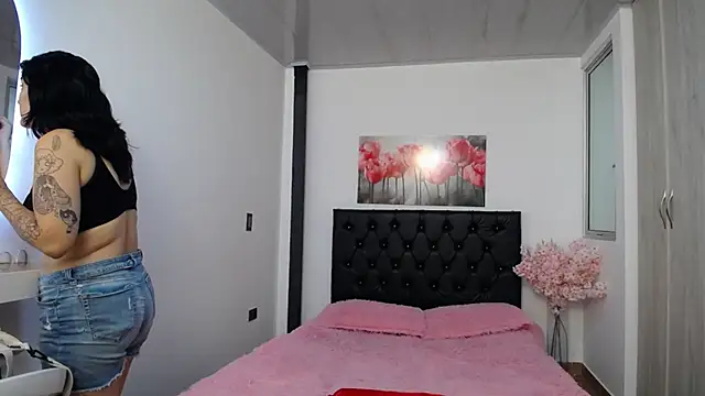 Snapshot of lily_f00x chatting on December 3, 12:26 pm lily f00x online show from December 3, 12:26 pm