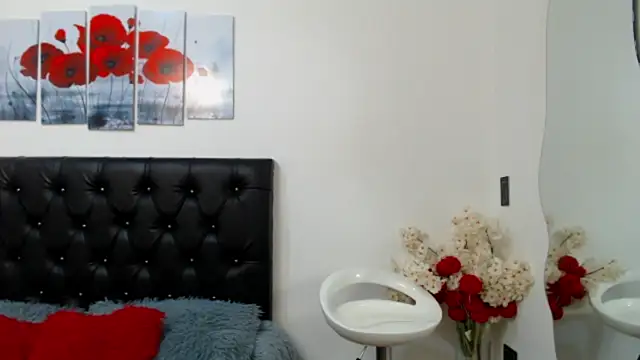 Snapshot of lily_f00x chatting on November 29, 12:38 pm lily f00x online show from November 29, 12:38 pm