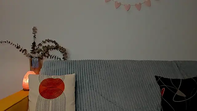 erika hoiree online show from November 8, 4:05 am