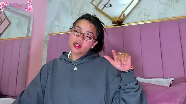 KimDevinne online show from February 18, 2:42 am