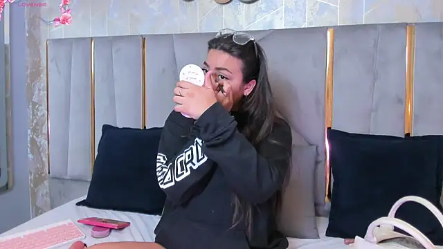 KimDevinne online show from February 28, 2:31 am