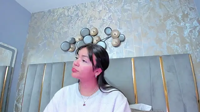 KimDevinne online show from February 7, 2:30 am