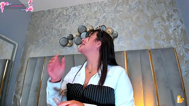 KimDevinne online show from February 5, 2:29 am