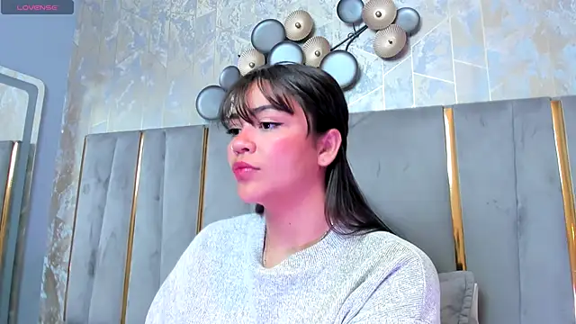 KimDevinne online show from December 19, 2:04 am