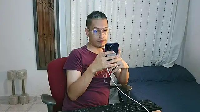 Snapshot of Orionferrer- chatting on December 15, 2:50 am Orionferrer- online show from December 15, 2:50 am