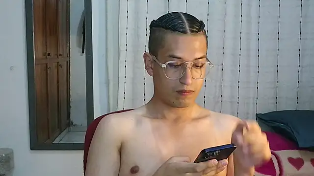 Snapshot of Orionferrer- chatting on November 19, 4:23 am Orionferrer- online show from November 19, 4:23 am